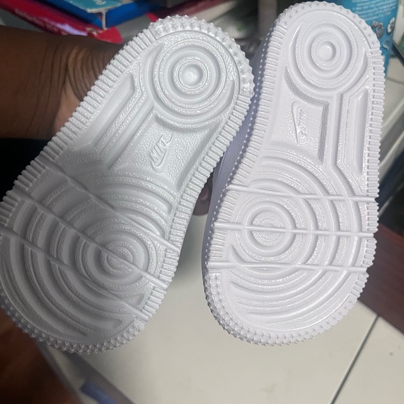 Nike All-White Sneakers 5C - Picture 5 of 5